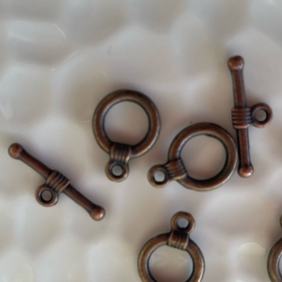 10 Toggle Clasp Findings, in Antique Copper Tone for Jewelry Craft Making - Picture 2 of 3